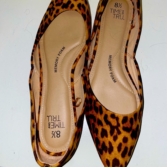 Leopard Print Flats - Picture 1 of 2